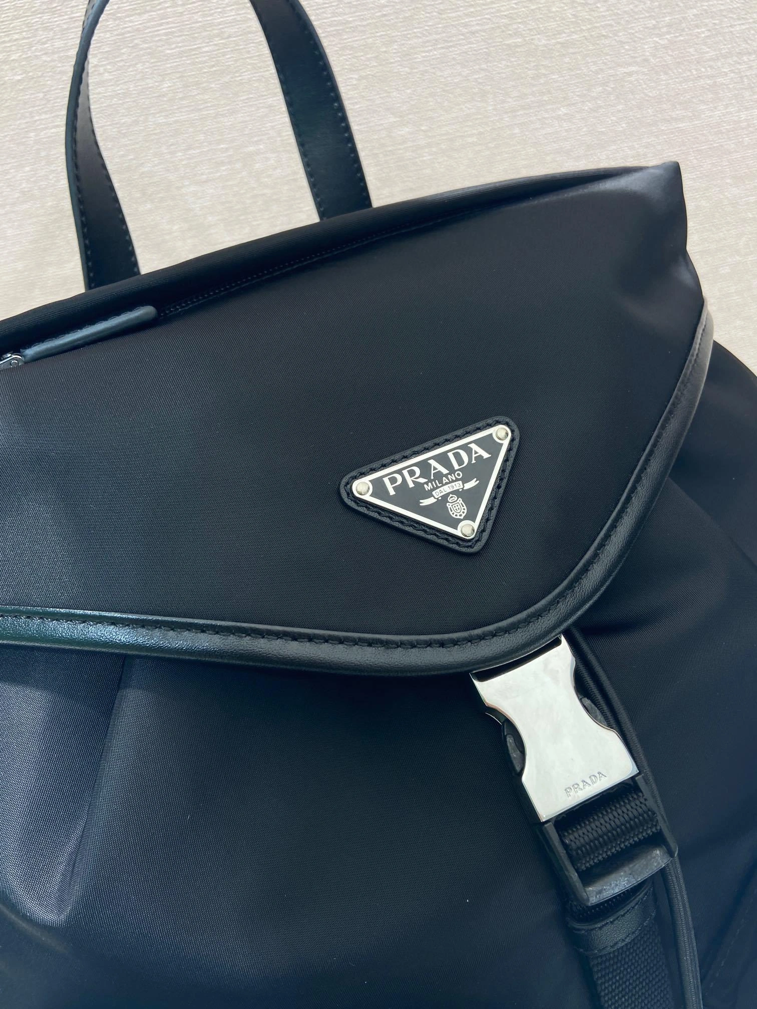 MoMo-- Pr141 2VZ108_2DW3_F0002_V_DYO cowhide high quality version item:E-B180F2598H