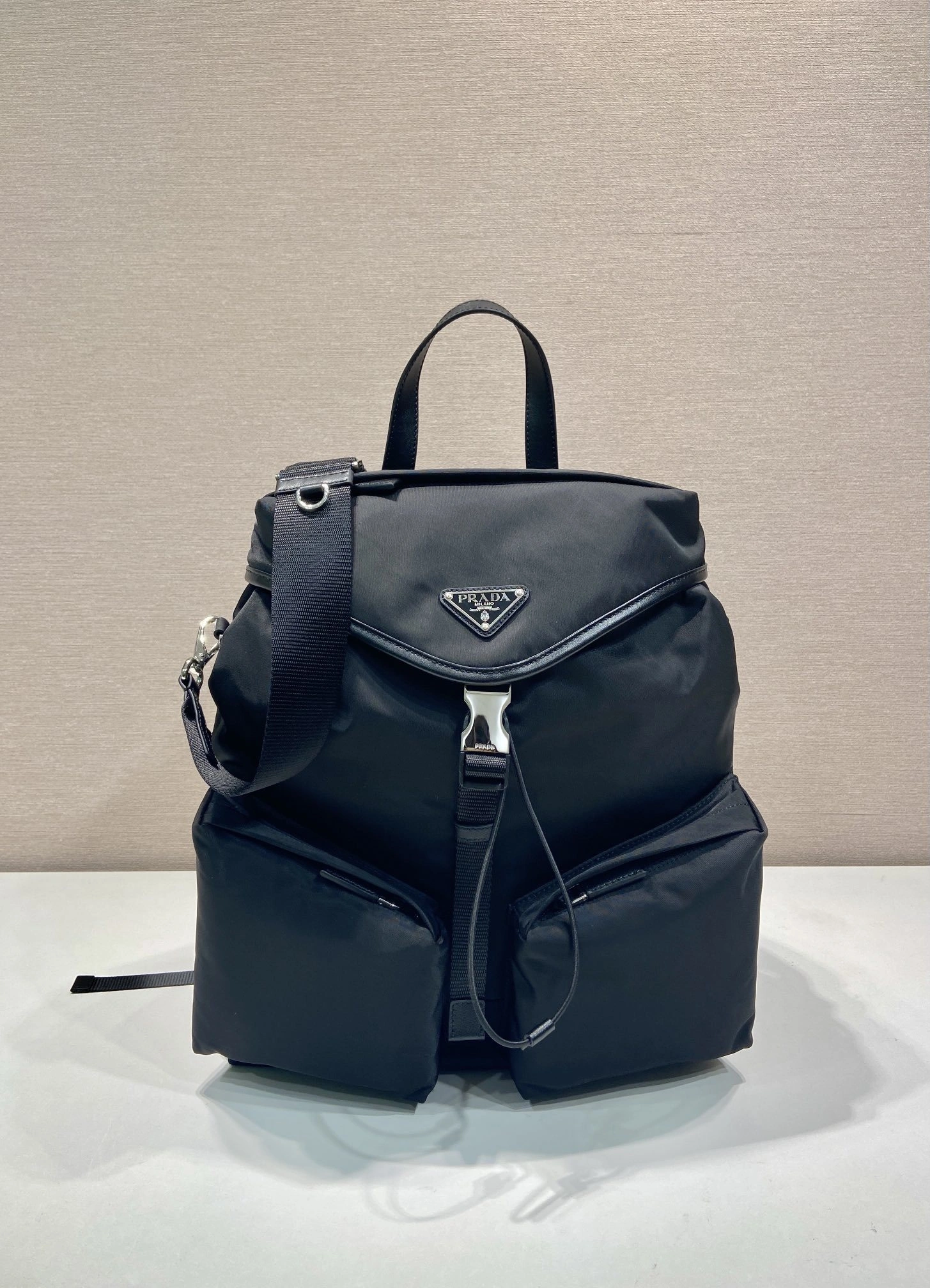 MoMo-- Pr141 2VZ108_2DW3_F0002_V_DYO cowhide high quality version item:E-B180F2598H