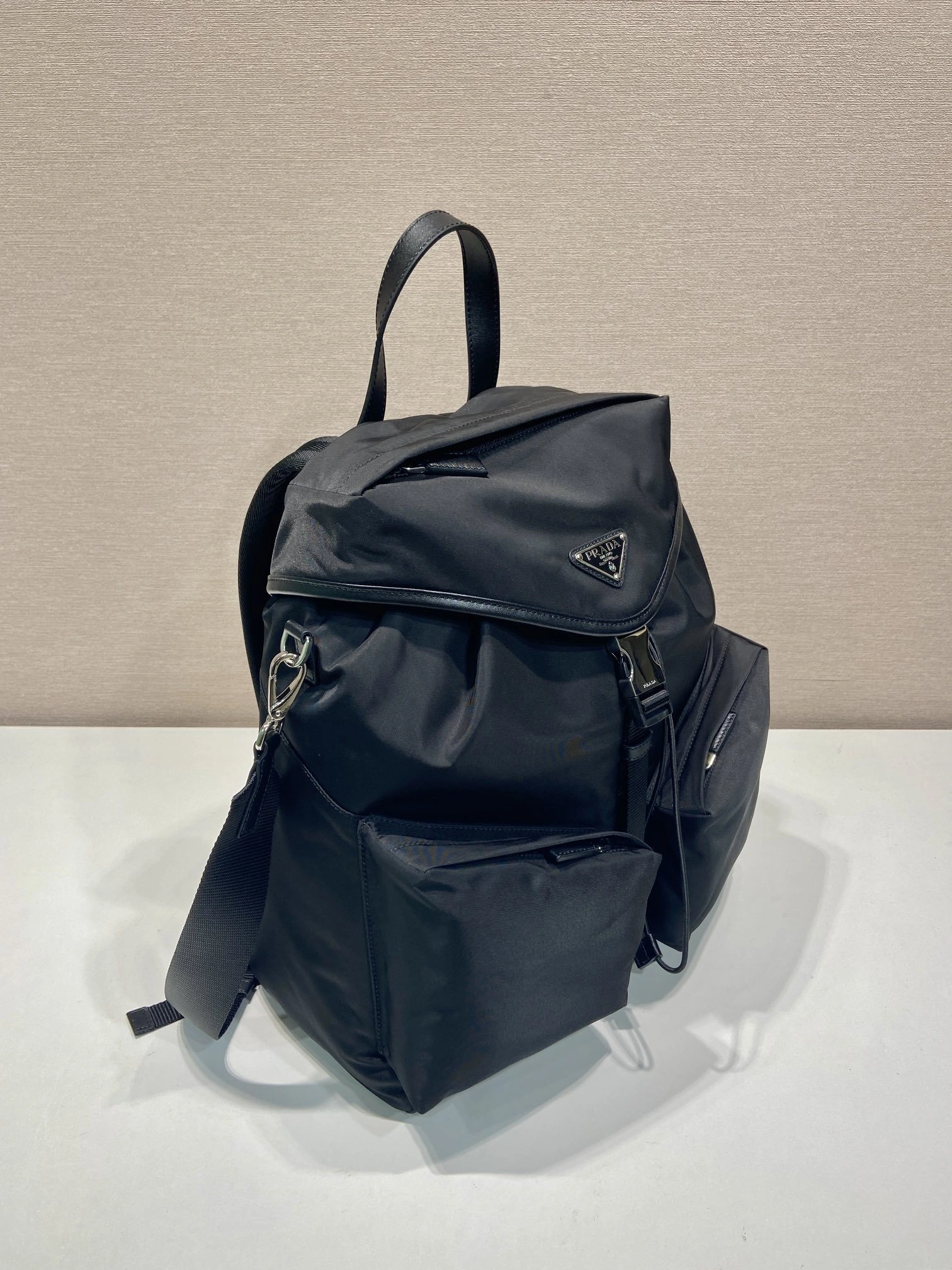 MoMo-- Pr141 2VZ108_2DW3_F0002_V_DYO cowhide high quality version item:E-B180F2598H