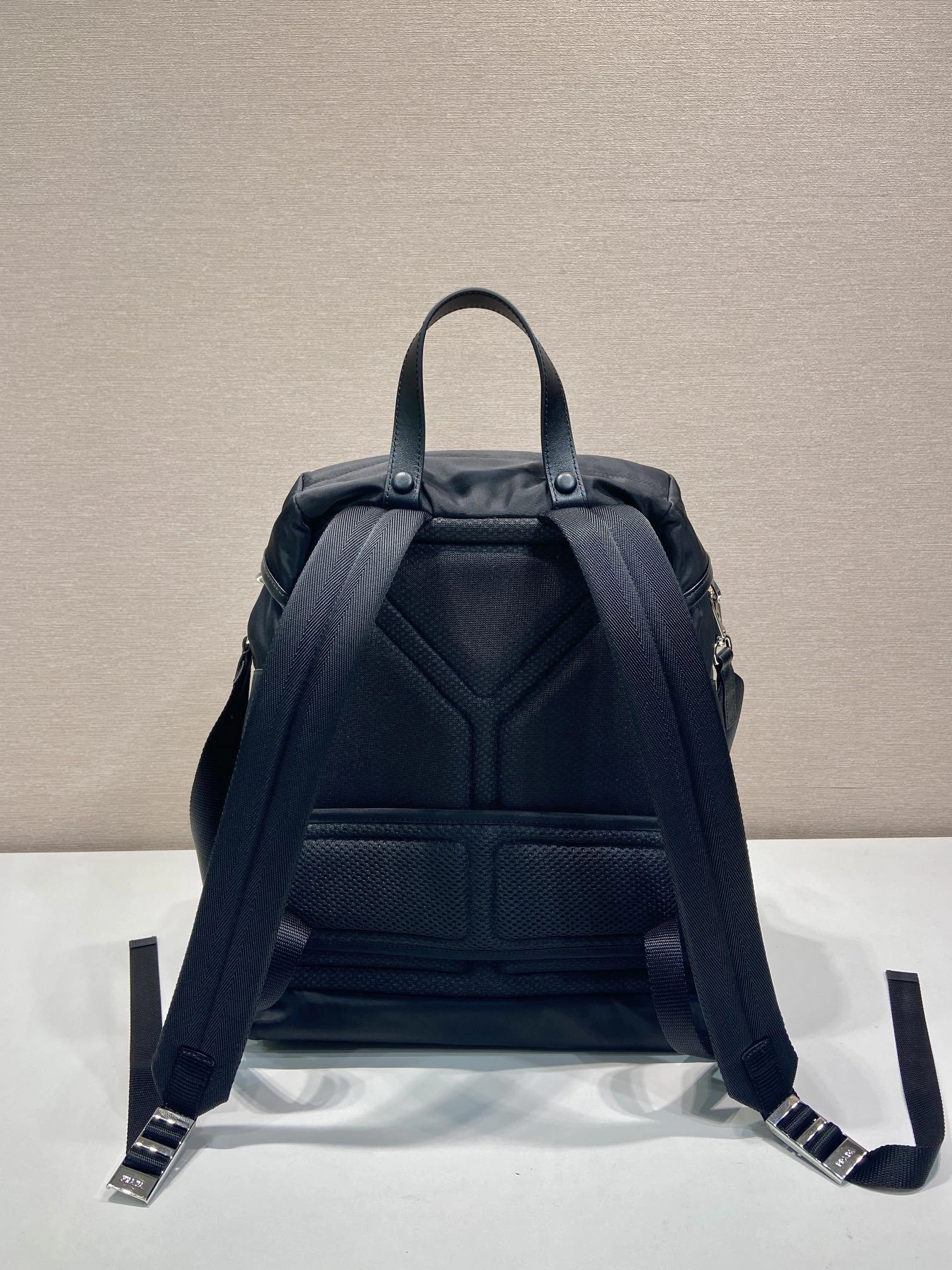 MoMo-- Pr141 2VZ108_2DW3_F0002_V_DYO cowhide high quality version item:E-B180F2598H