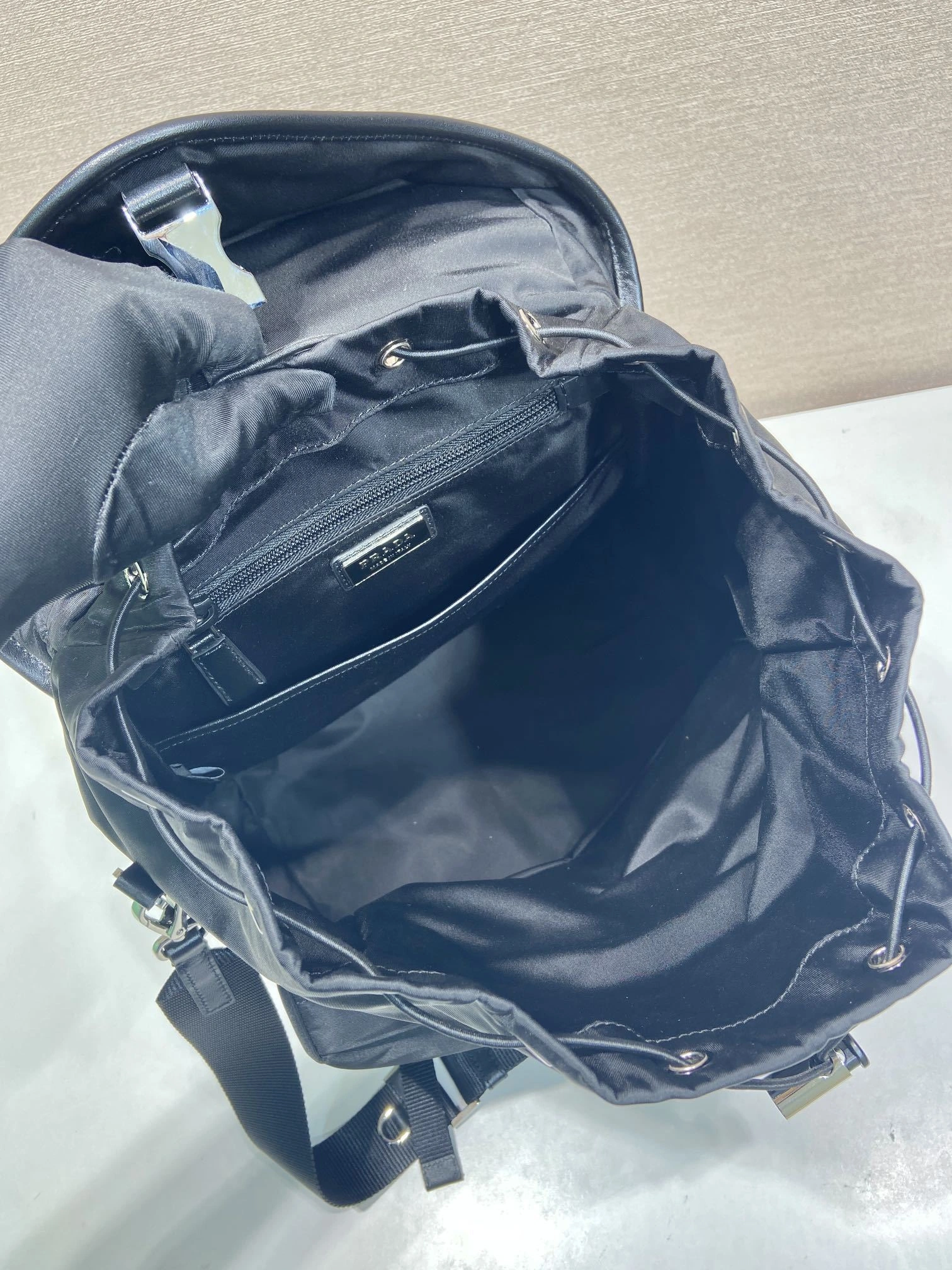MoMo-- Pr141 2VZ108_2DW3_F0002_V_DYO cowhide high quality version item:E-B180F2598H