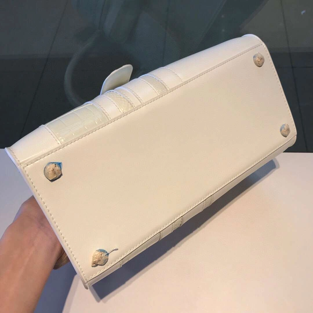 MoMo-- box 99180099 item :177B220D2523
