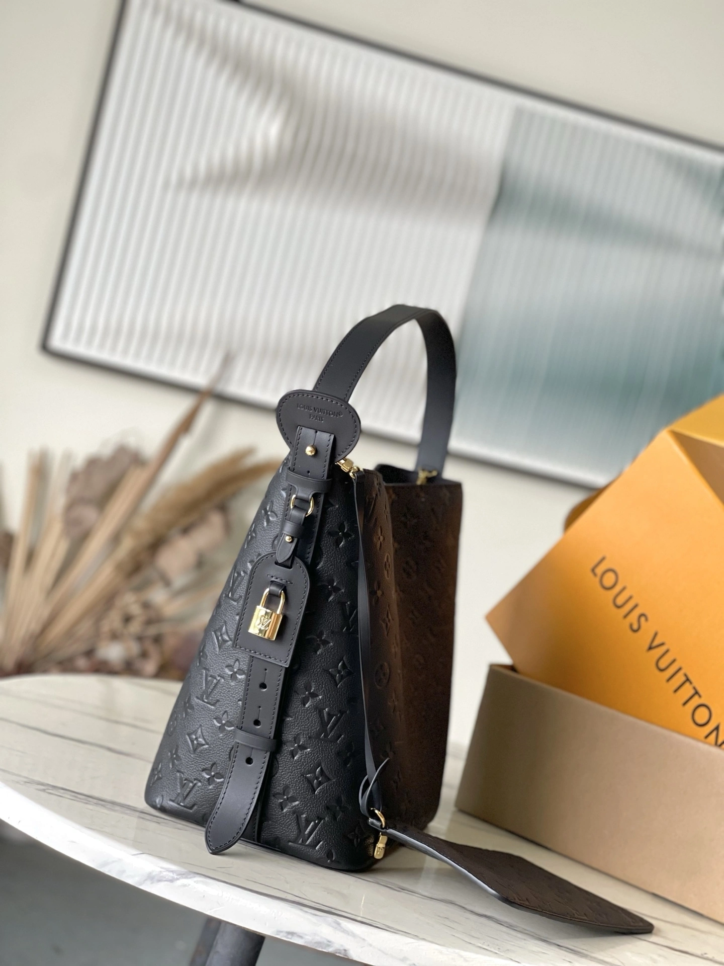 MoMo--8V M13044 cowhide high quality version item:E-B574J0221W