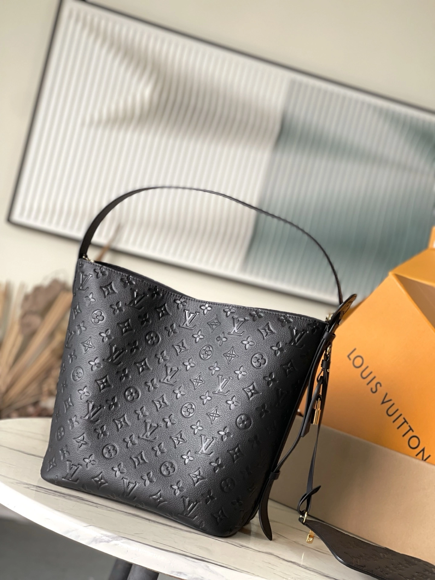 MoMo--8V M13044 cowhide high quality version item:E-B574J0221W