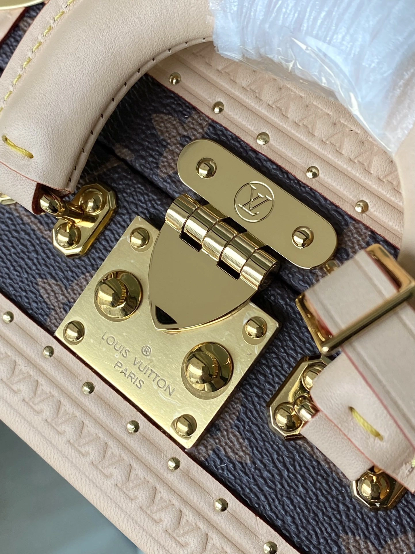 MoMo--8V M13127 high quality version item:E-B574J0227W