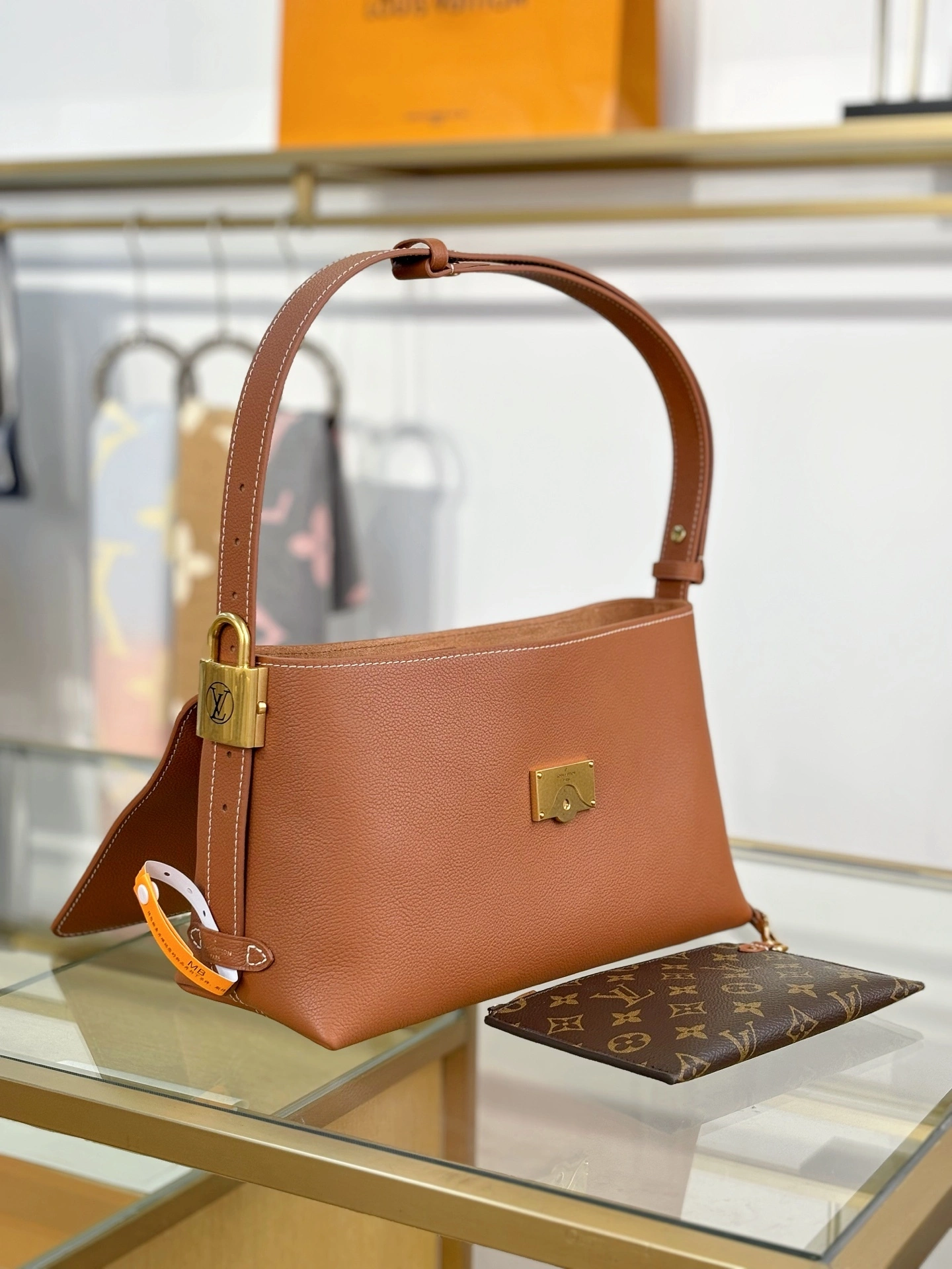 MoMo--8V M13151 high quality version item:E-B574J0213W