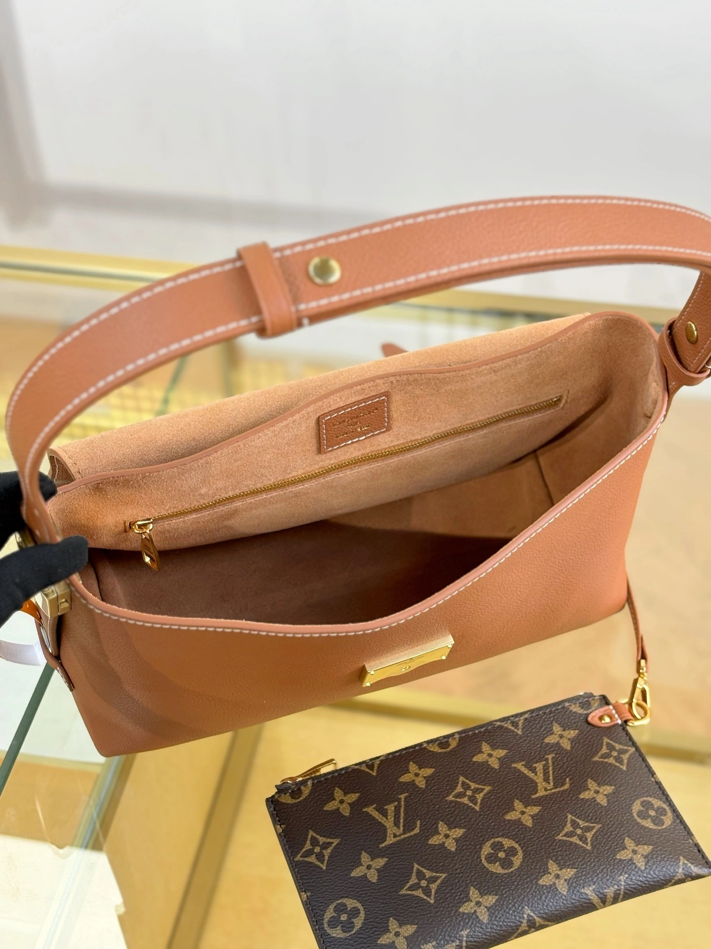 MoMo--8V M13151 high quality version item:E-B574J0213W