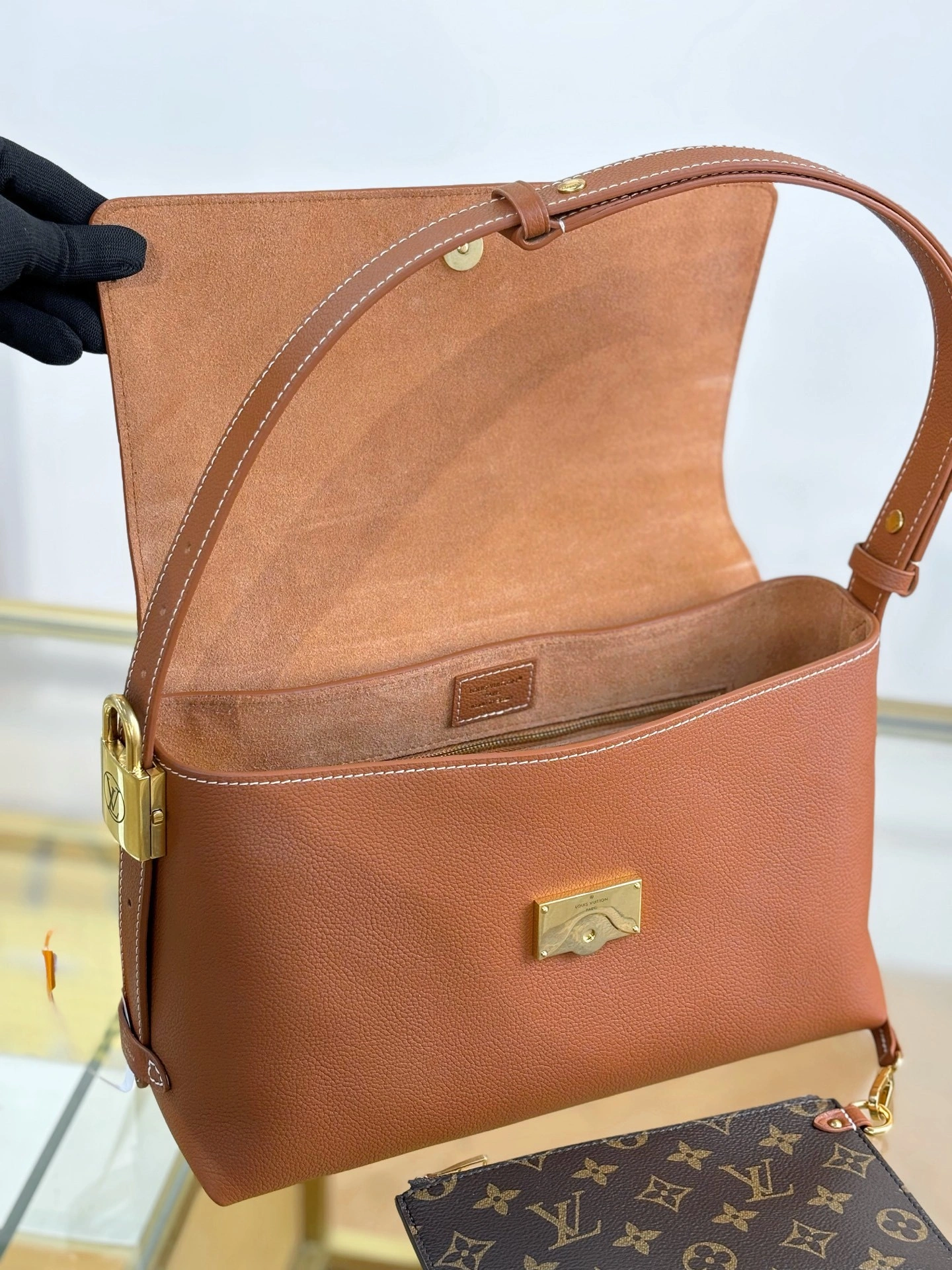 MoMo--8V M13151 high quality version item:E-B574J0213W