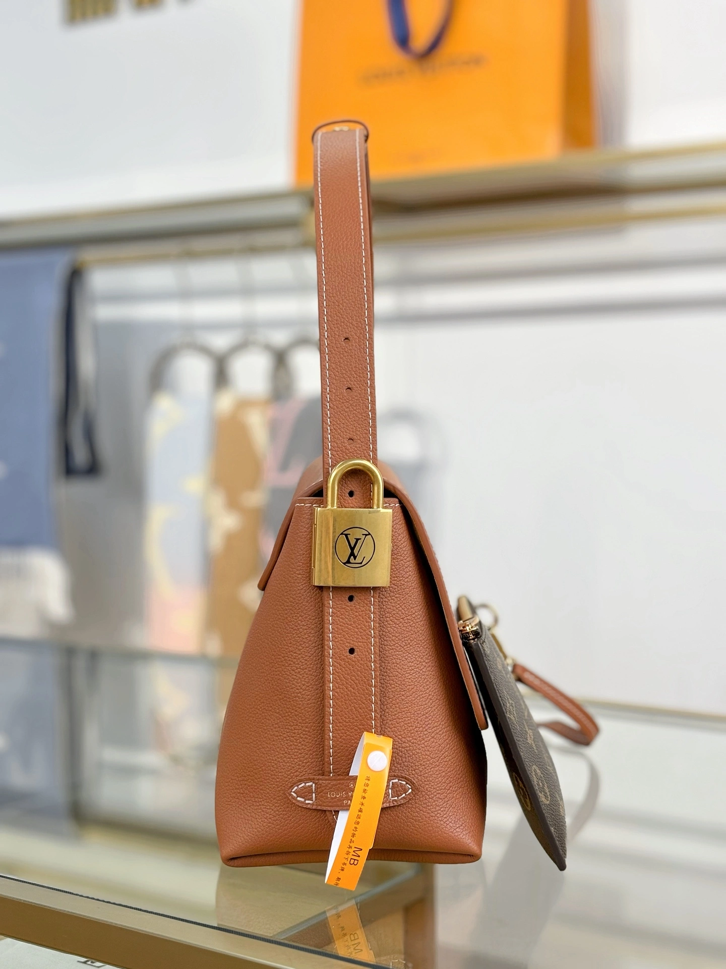 MoMo--8V M13151 high quality version item:E-B574J0213W
