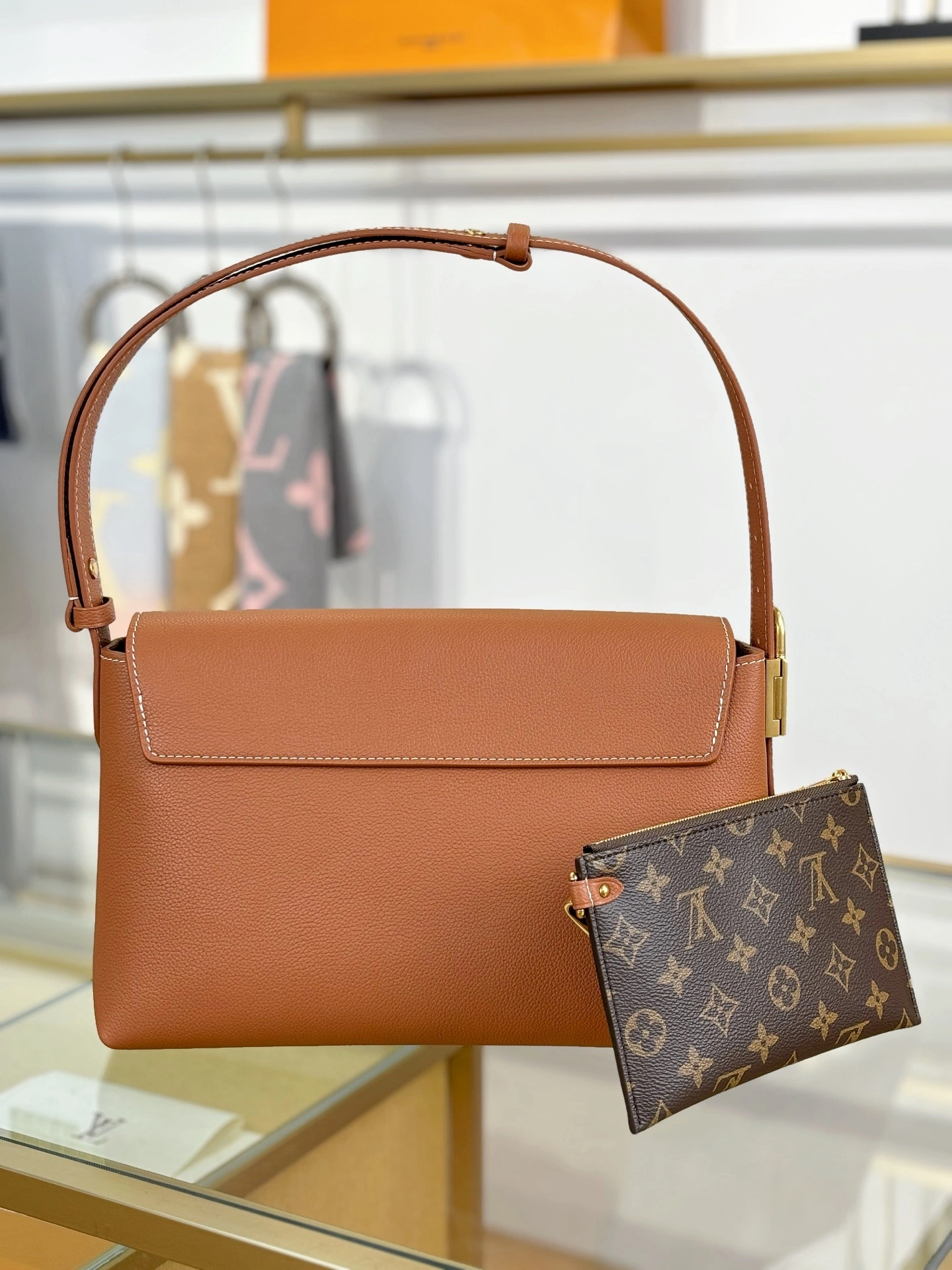 MoMo--8V M13151 high quality version item:E-B574J0213W