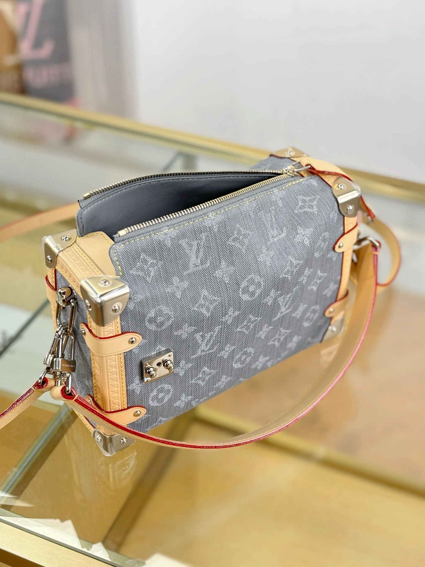 MoMo--8V M13285 high quality version item:E-B574J0204W