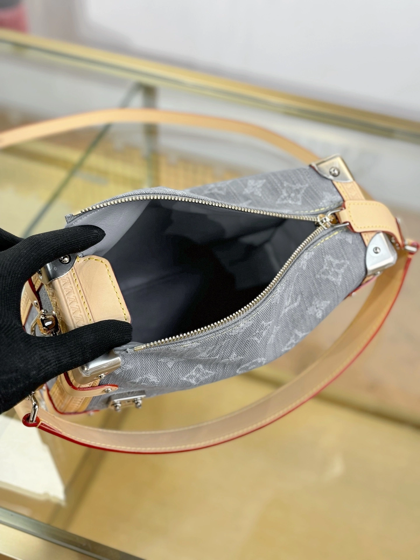 MoMo--8V M13285 high quality version item:E-B574J0204W