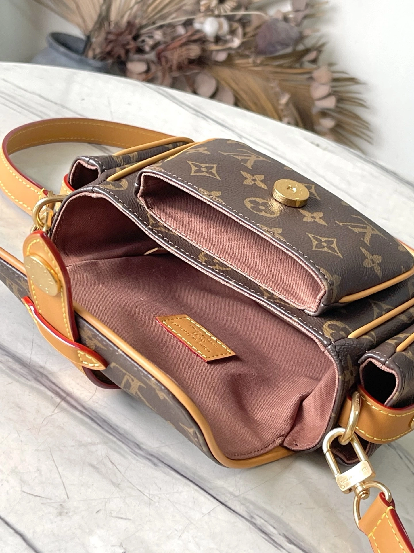 MoMo--8V M14742 cowhide high quality version item:E-B574J0408W
