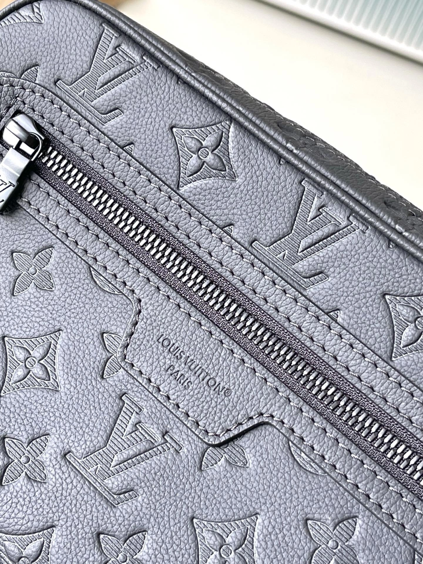MoMo--8V M14910 Calfskin high quality version item:E-B574J0419W
