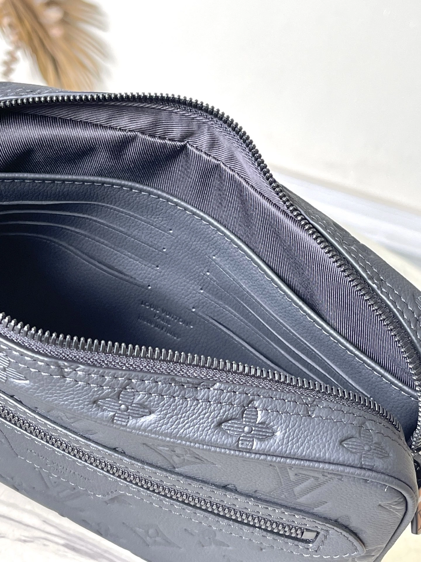 MoMo--8V M14910 Calfskin high quality version item:E-B574J0419W