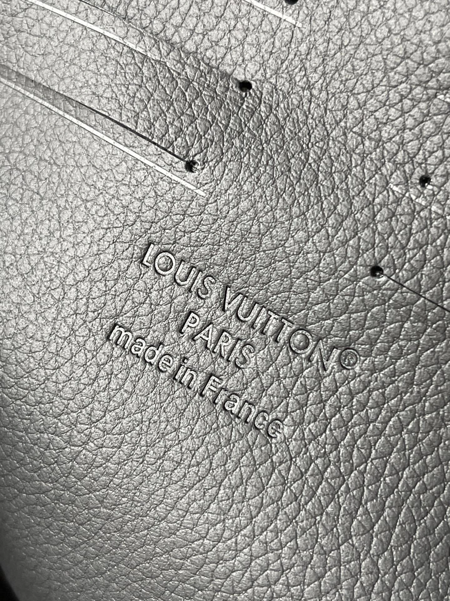 MoMo--8V M14910 Calfskin high quality version item:E-B574J0419W