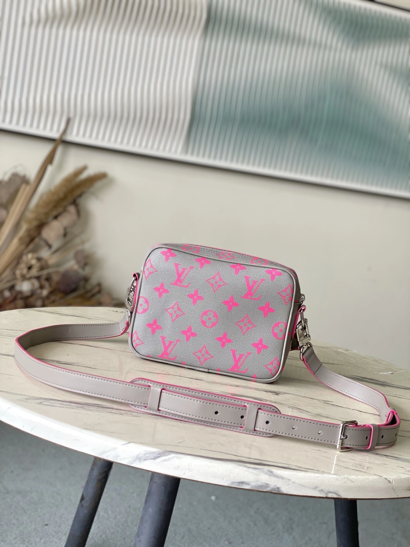 MoMo--8V M15024 cowhide high quality version item:E-B574J0220W
