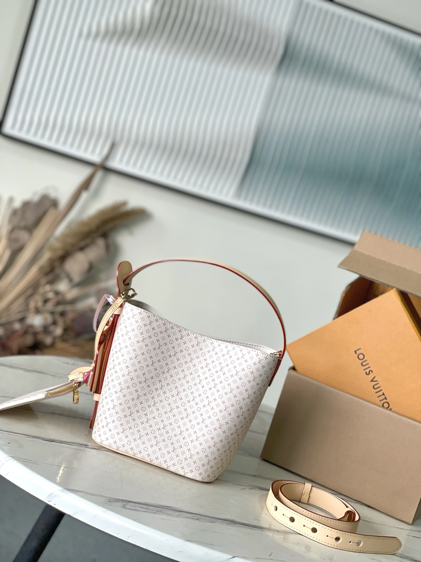 MoMo-8V M15130 cowhide high quality version item:E-B574J0225W