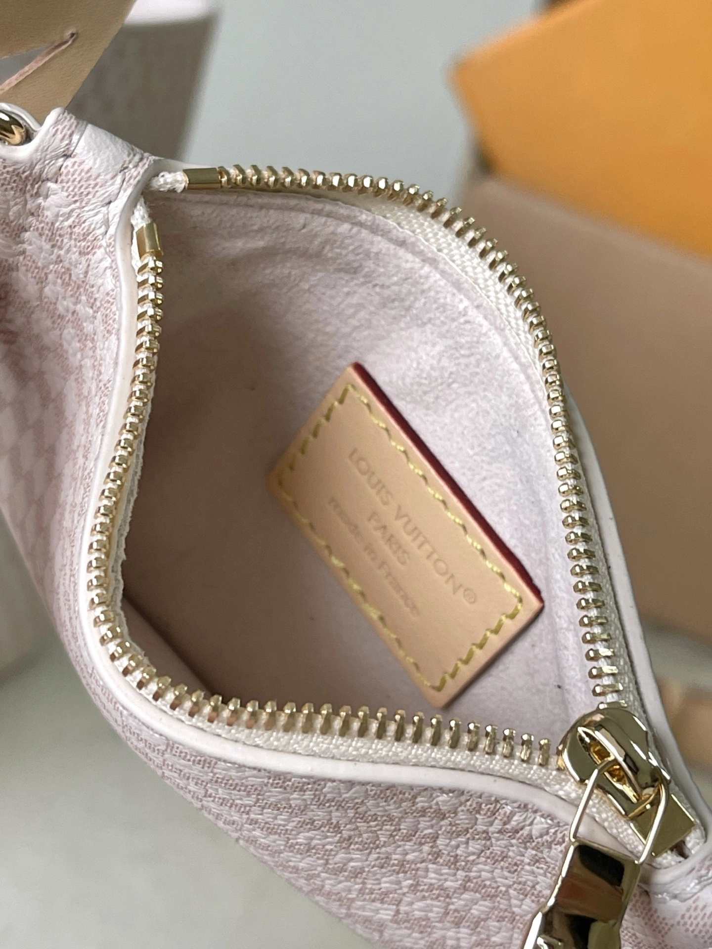 MoMo-8V M15130 cowhide high quality version item:E-B574J0225W