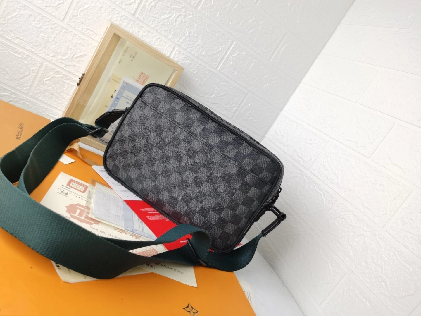 N40188 MESSENGER item : AT-B225L0418L