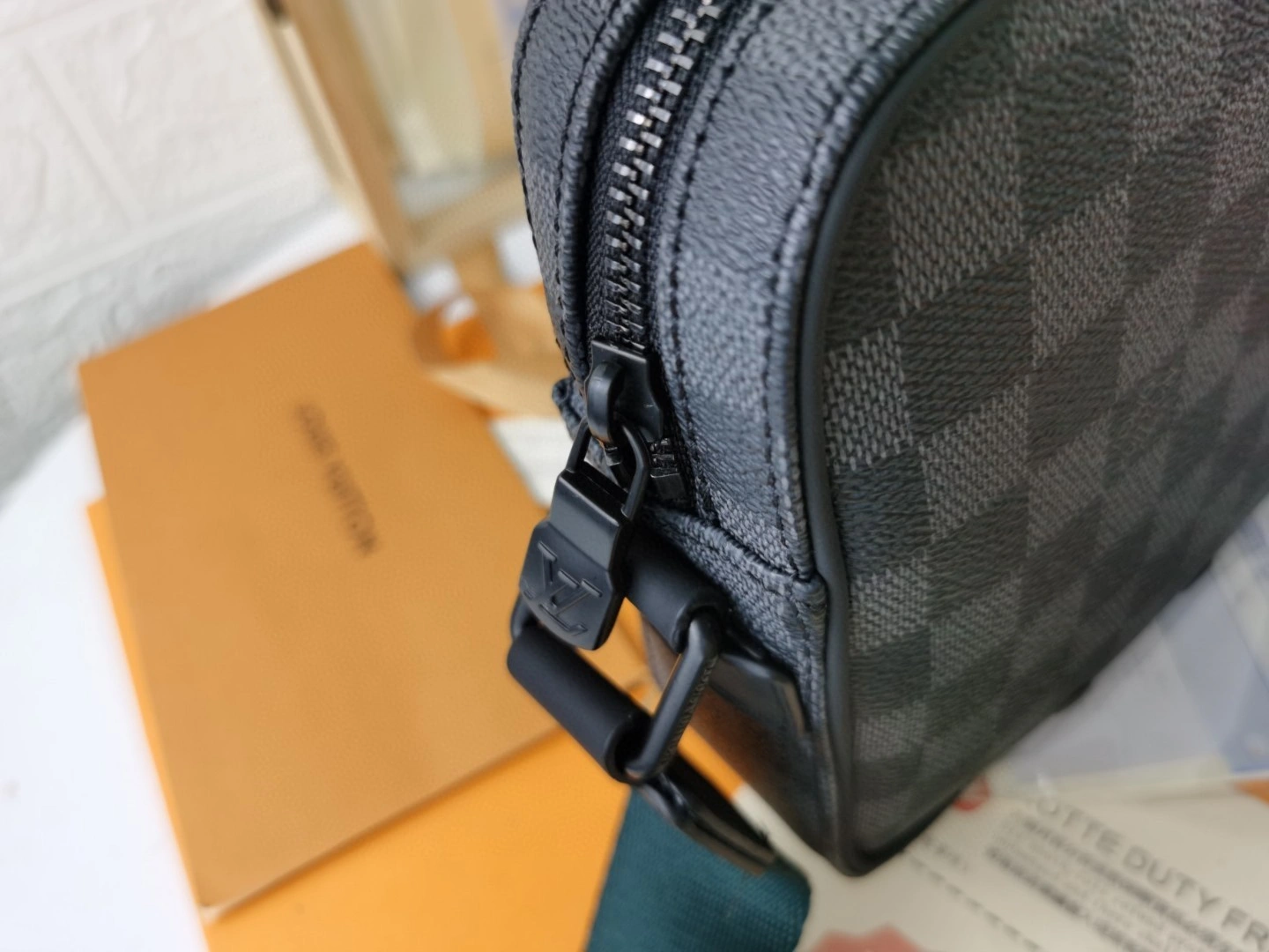 N40188 MESSENGER item : AT-B225L0418L