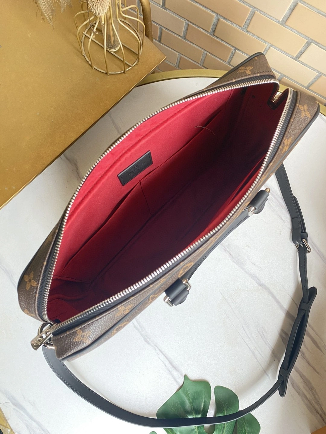 N41478 VOYAGE item : BT-B225C1833