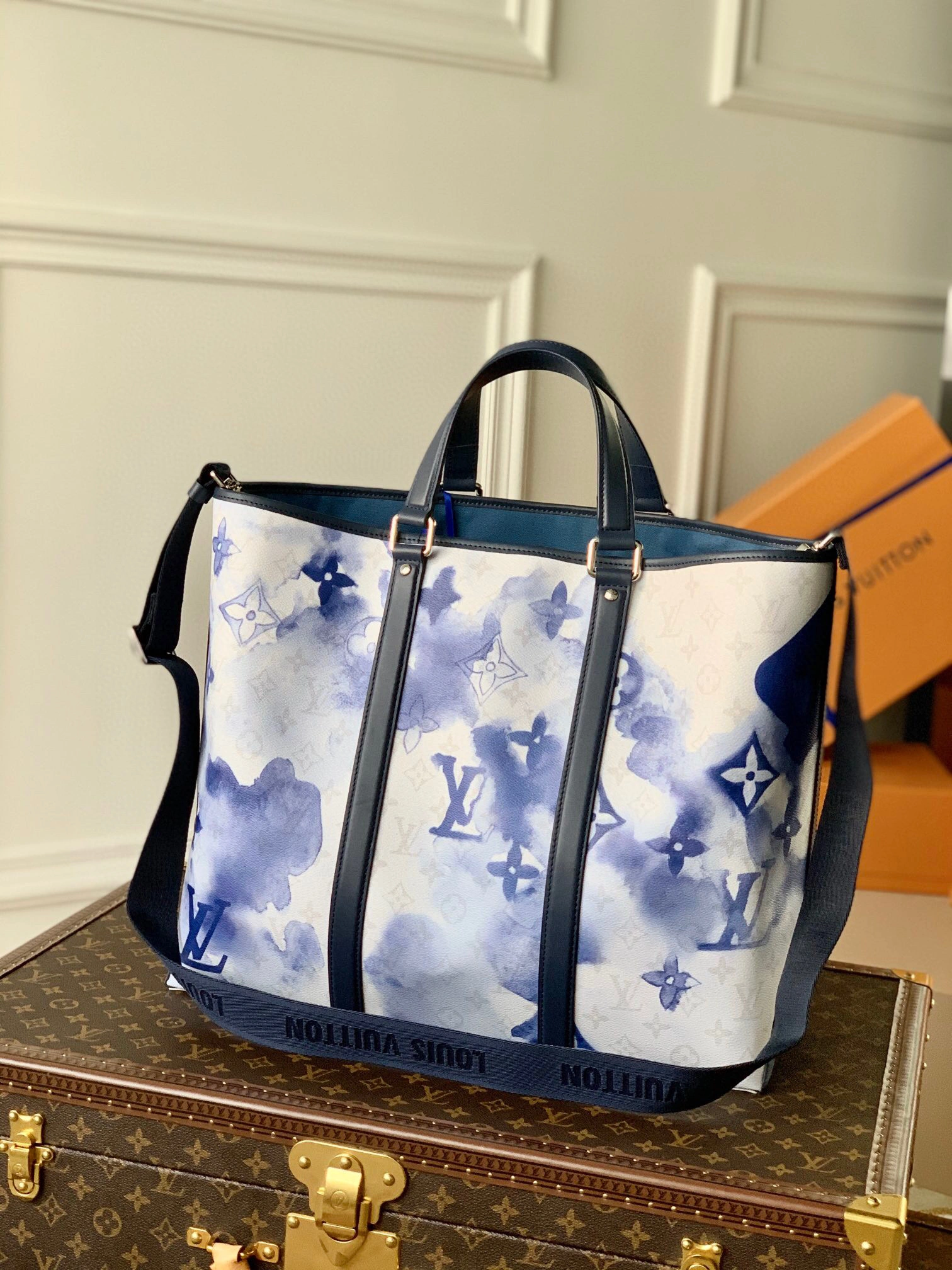NEW TOTE M45755 item:B-B182A1026