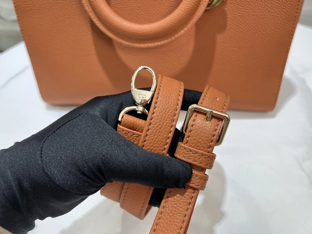 MOMO-- 4ior M1152OTRL_M30M high quality version Lady D-Sire cowhide item:D-B000J3035