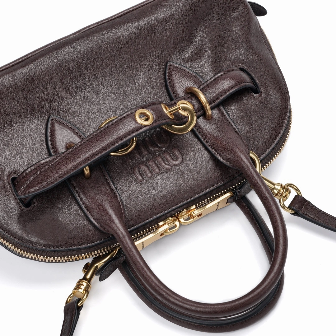 MOMO-- 7iu7iu 5BB169_2BBL_F0NBL_V_OOO high quality version Aventure item:E-B461A1253
