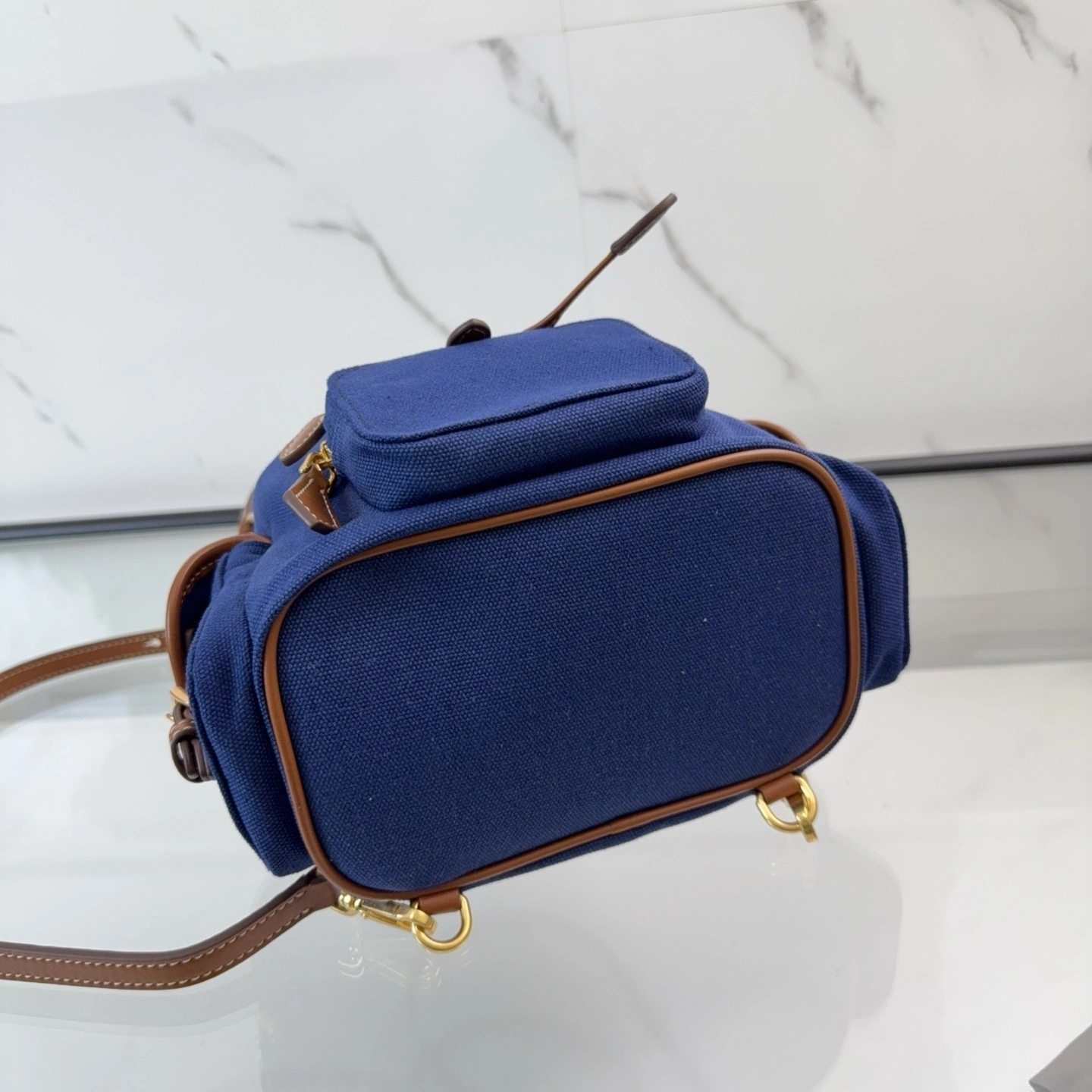 MOMO-- 7iu7iu 5BZ043_2IBQ_F0TQF_V_OOO high quality version Calfskin item:E-B000E1903