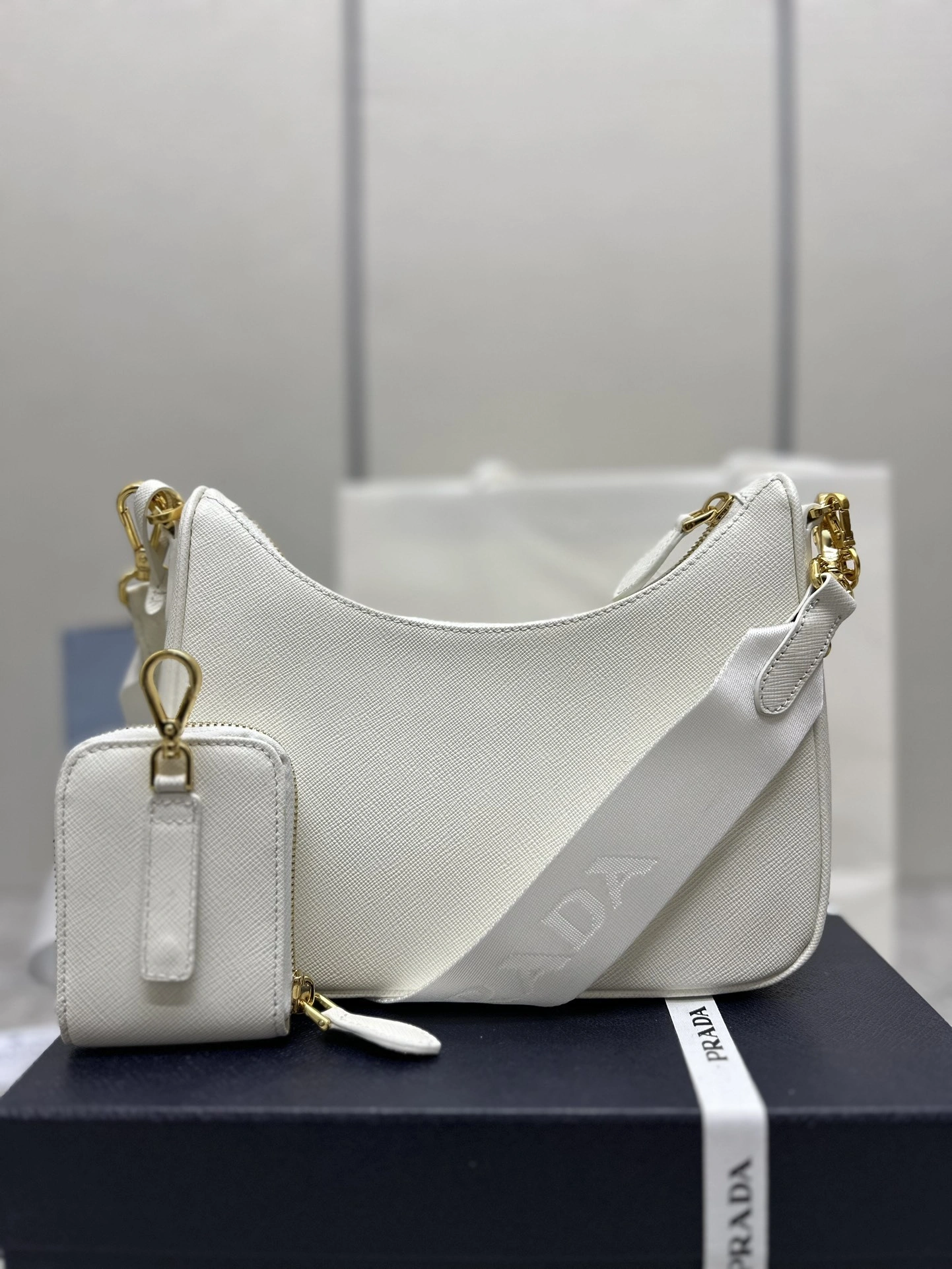 MOMO-- Pr141 1BH204_NZV_F02EN_V_V2P high quality version nylon Hobo item:E-B000K0643