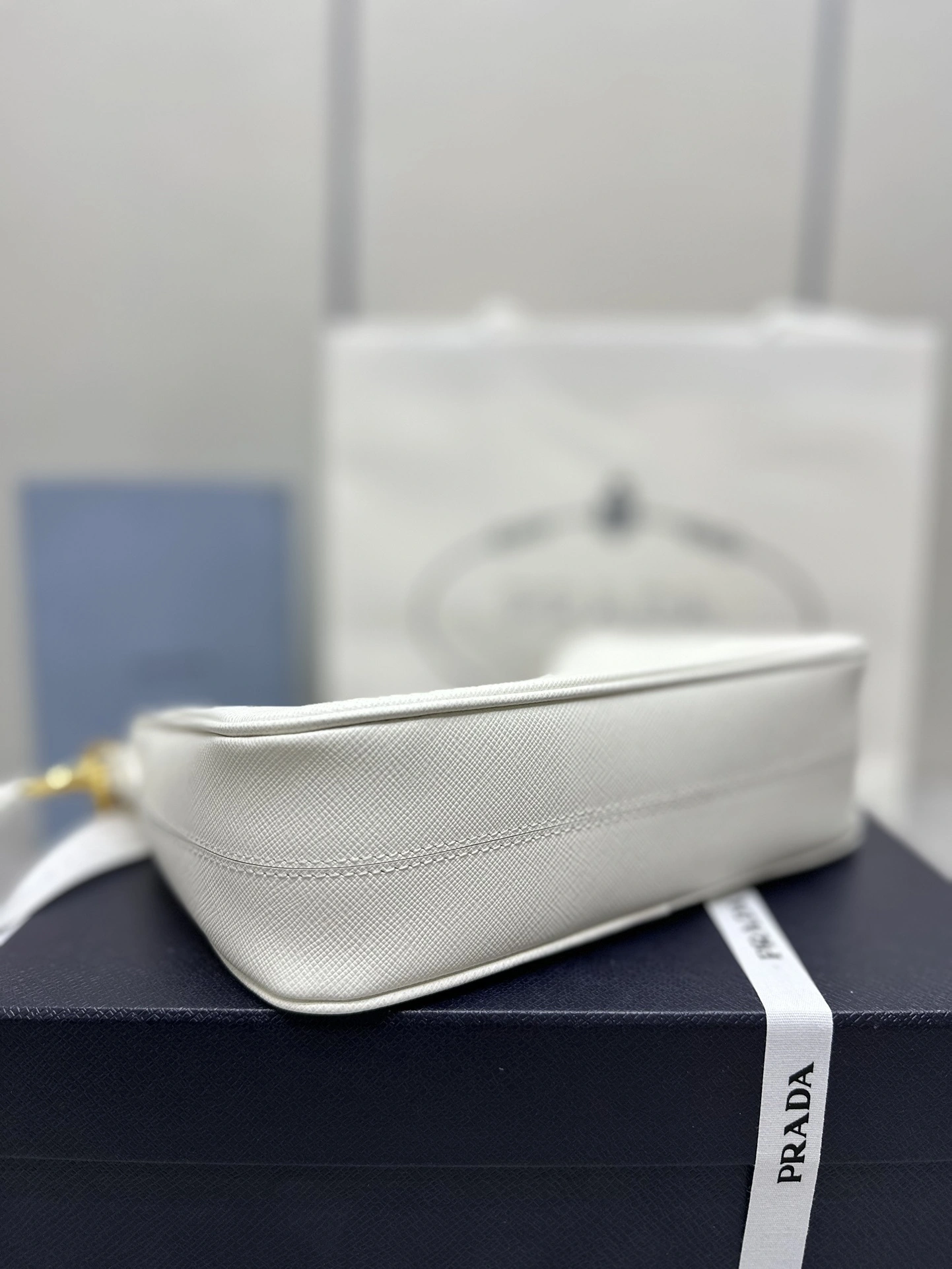MOMO-- Pr141 1BH204_NZV_F02EN_V_V2P high quality version nylon Hobo item:E-B000K0643
