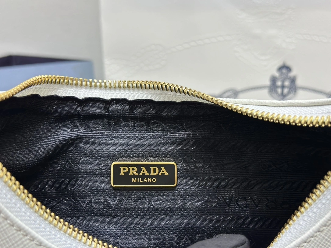 MOMO-- Pr141 1BH204_NZV_F02EN_V_V2P high quality version nylon Hobo item:E-B000K0643
