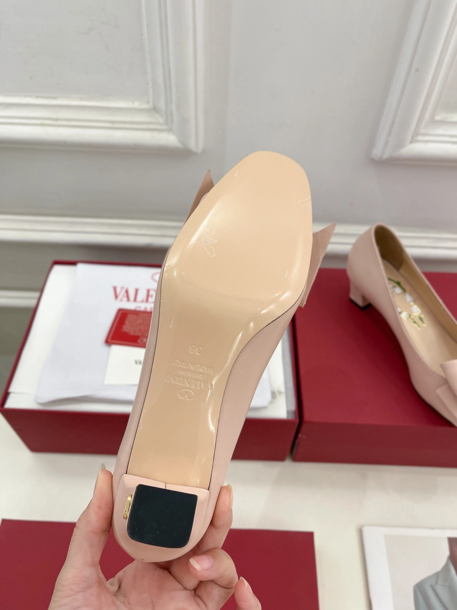 COCO-- V1859ti9o 6W2S0LB5DDT_W34 Heel height：4CM Roman Stud goatskin item:D-X000L2553