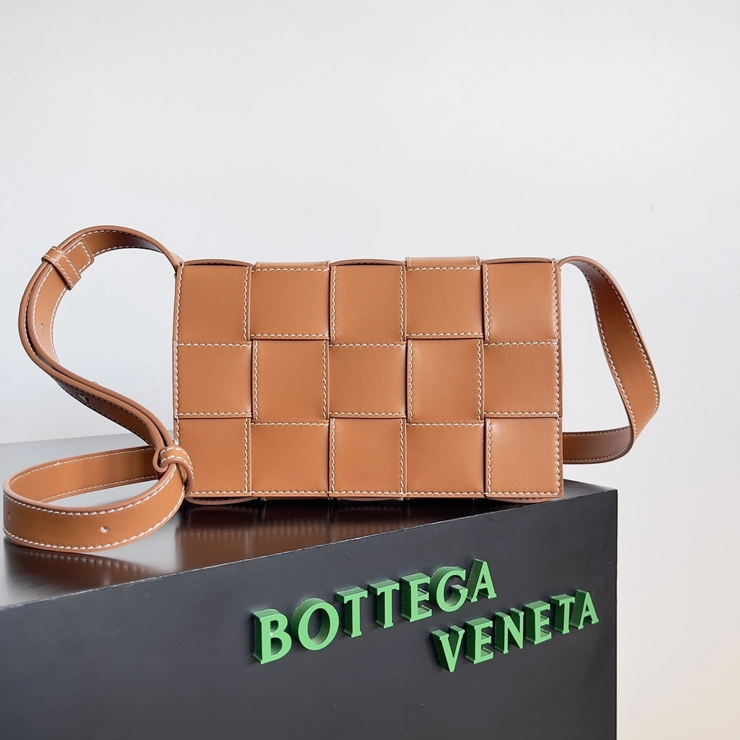 MOMO-- V595t1 758105V39K02636 high quality version cowhide Cassette item:E-B000A0838