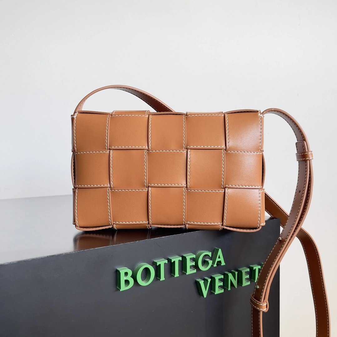 MOMO-- V595t1 758105V39K02636 high quality version cowhide Cassette item:E-B000A0838
