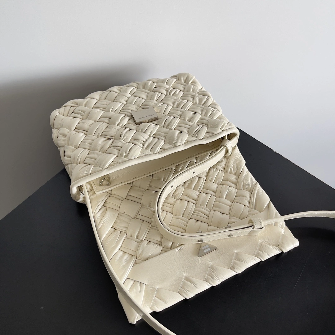 MOMO-- V595t1 787113V4HO19194 high quality version RUMPLE MESSENGER item:E-B100B2518