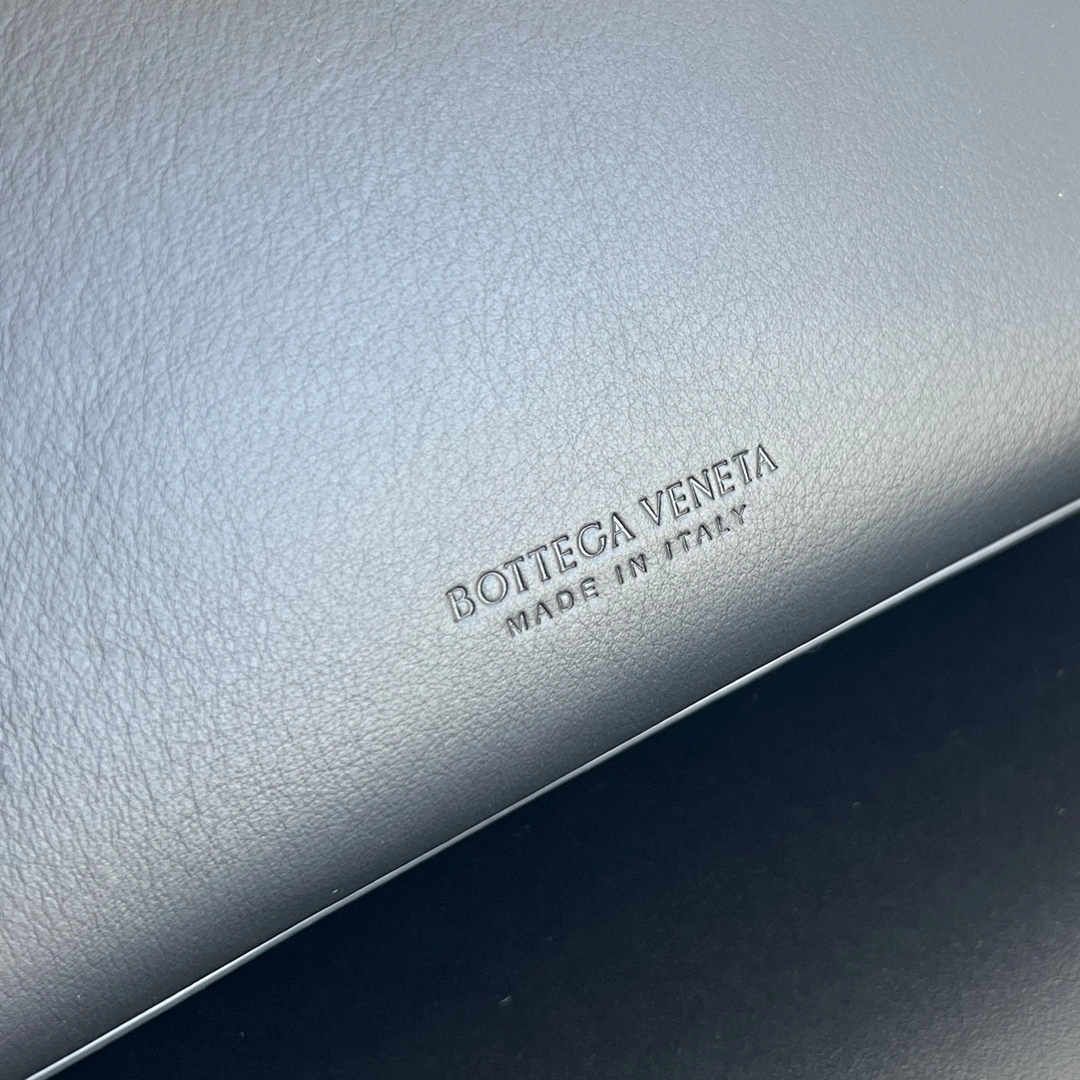 MOMO-- V595t1 810214V4O921019 high quality version Andiamo Calfskin item:F-B664B0272