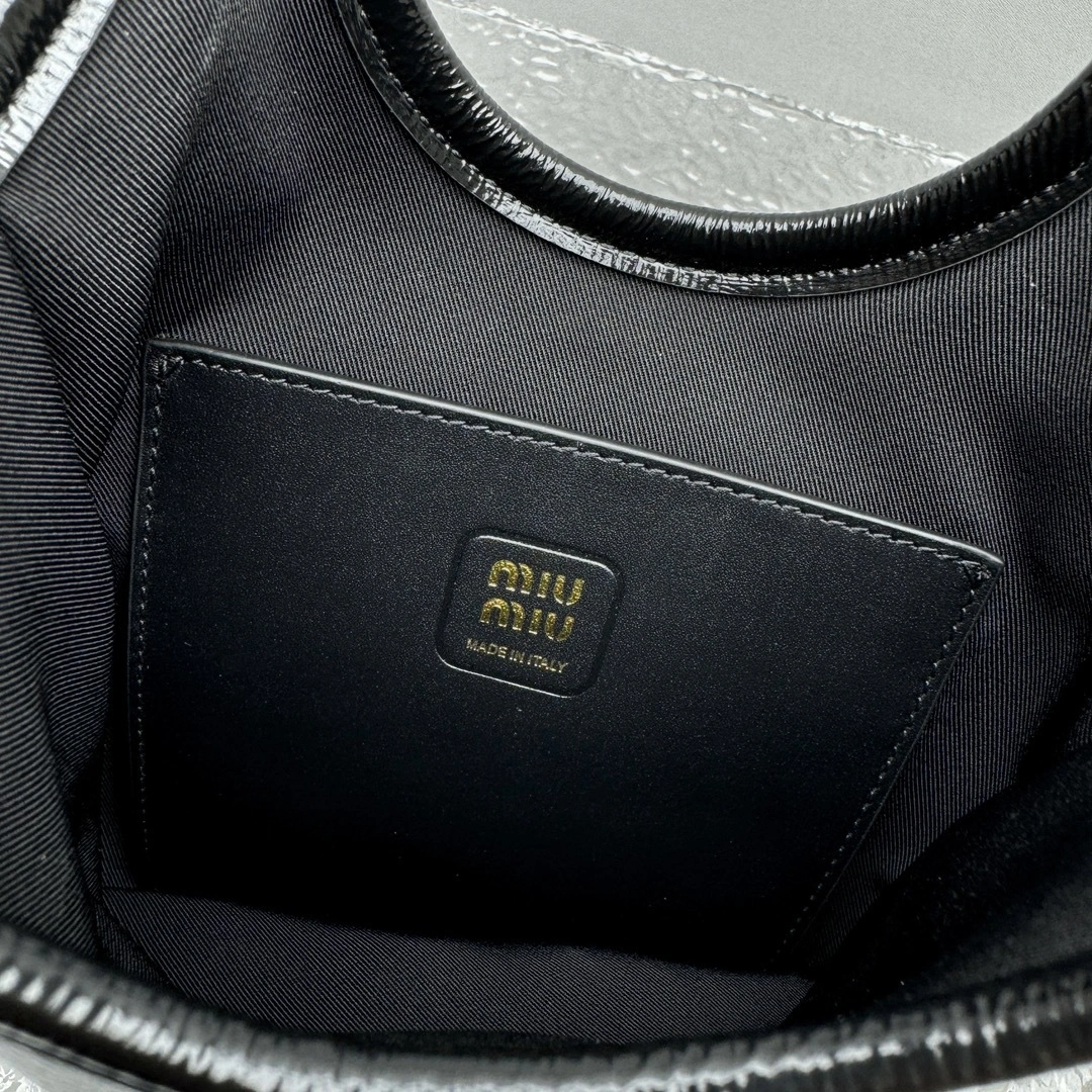 MOMO- 7iu7iu 5BA281_ADNT_F0002_V_OWF high quality version 25ss Hobo item:E-B664G2068
