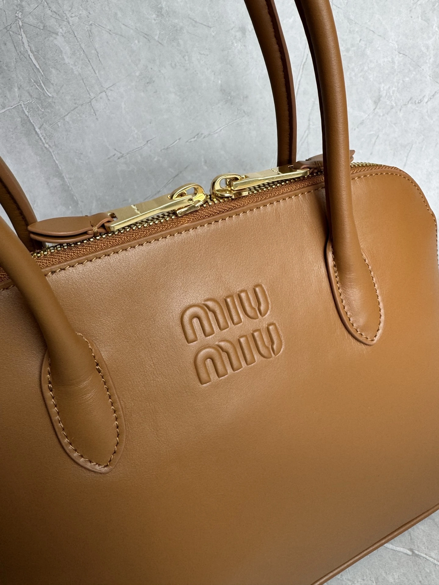 MOMO--7iu7iu 5BA289_2CRM_F0046_V_OOO high quality version Calfskin item:E-B000L1619T