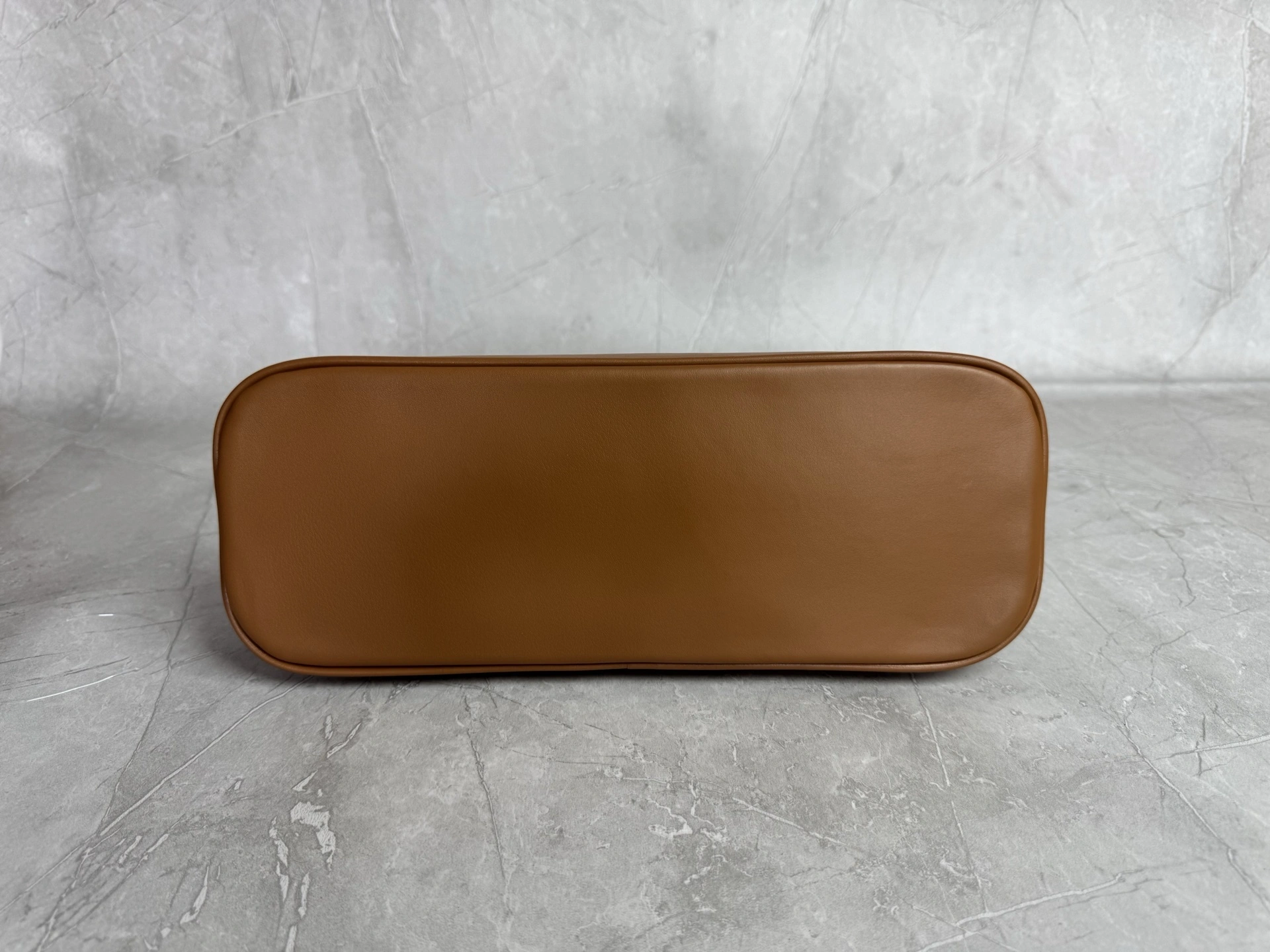 MOMO--7iu7iu 5BA289_2CRM_F0046_V_OOO high quality version Calfskin item:E-B000L1619T