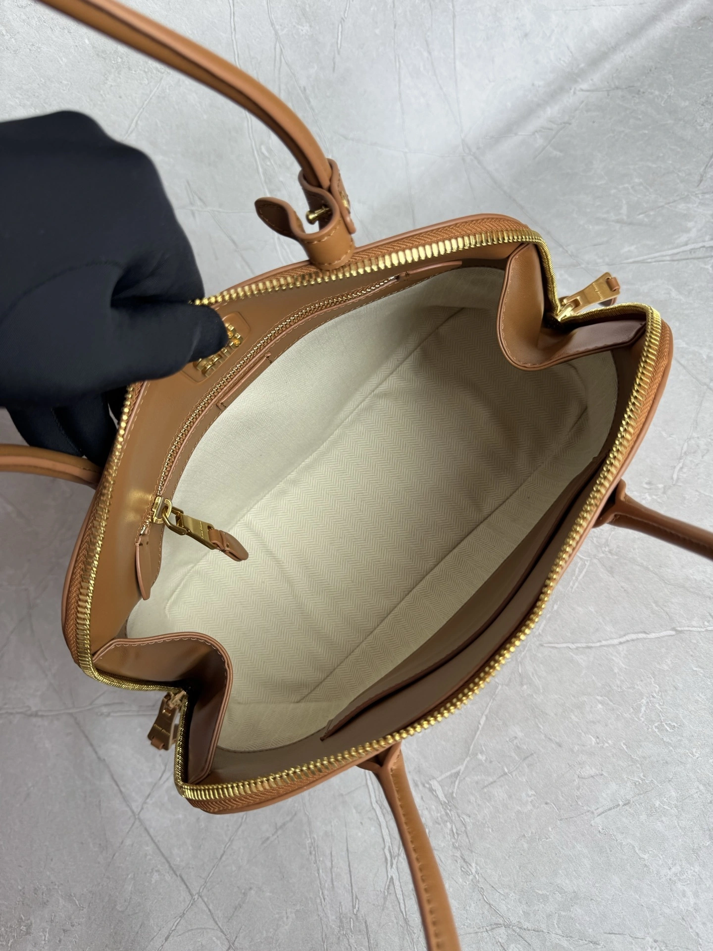 MOMO--7iu7iu 5BA289_2CRM_F0046_V_OOO high quality version Calfskin item:E-B000L1619T