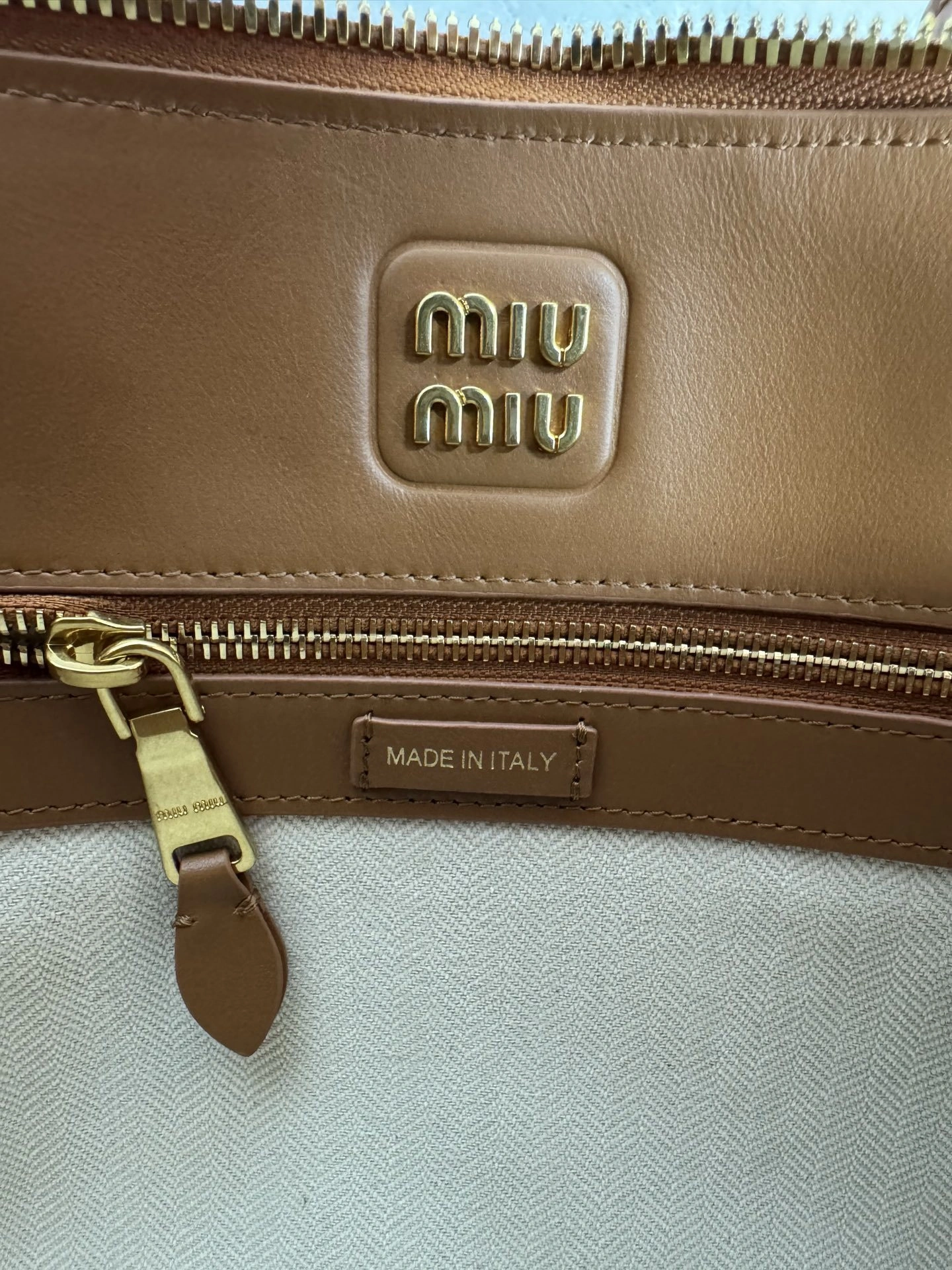 MOMO--7iu7iu 5BA289_2CRM_F0046_V_OOO high quality version Calfskin item:E-B000L1619T