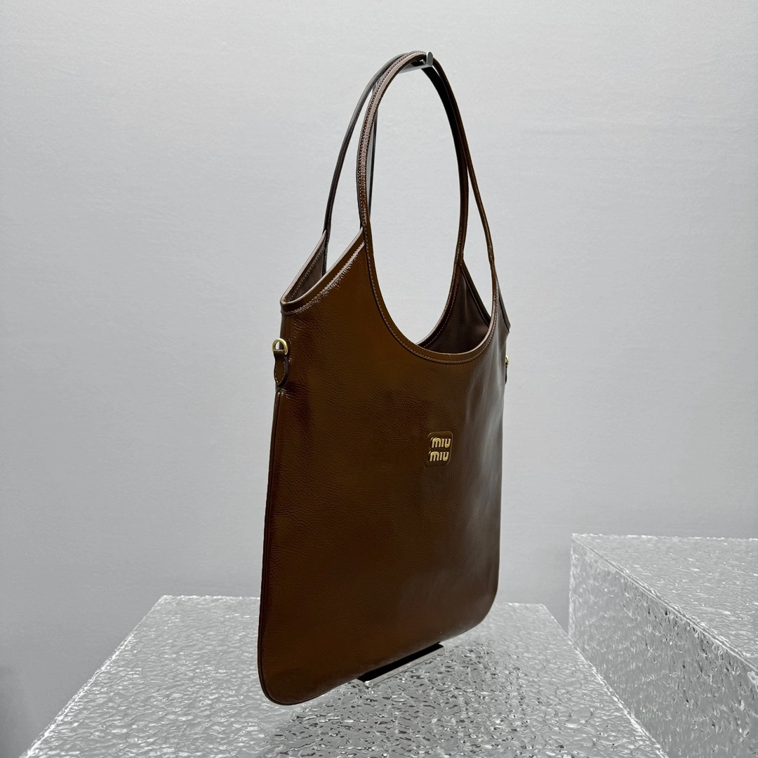 MOMO- 7iu7iu 5BG231_ADNT_F0BW5_V_MWF high quality version 25ss Hobo item:E-B664G2070