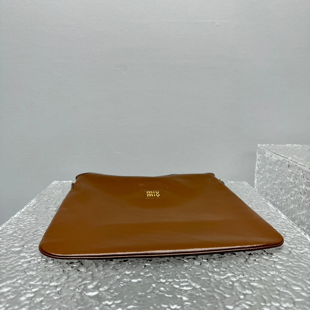 MOMO- 7iu7iu 5BG231_ADNT_F0BW5_V_MWF high quality version 25ss Hobo item:E-B664G2070