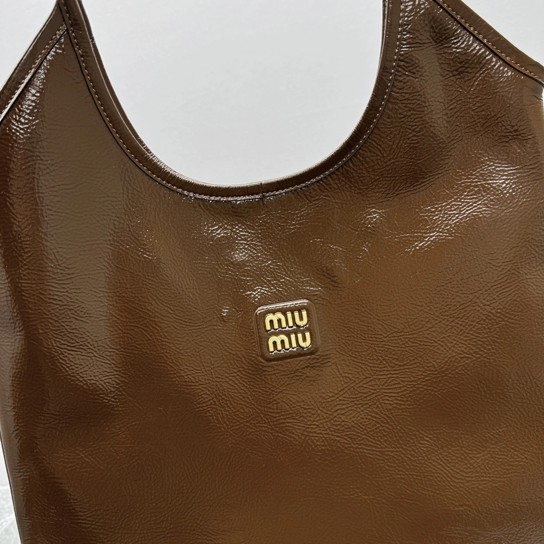 MOMO- 7iu7iu 5BG231_ADNT_F0BW5_V_MWF high quality version 25ss Hobo item:E-B664G2070