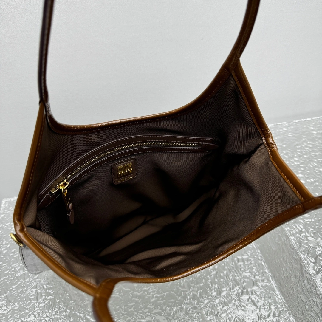 MOMO- 7iu7iu 5BG231_ADNT_F0BW5_V_MWF high quality version 25ss Hobo item:E-B664G2070