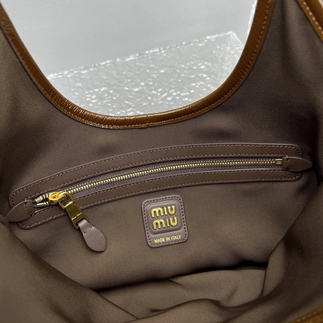 MOMO- 7iu7iu 5BG231_ADNT_F0BW5_V_MWF high quality version 25ss Hobo item:E-B664G2070