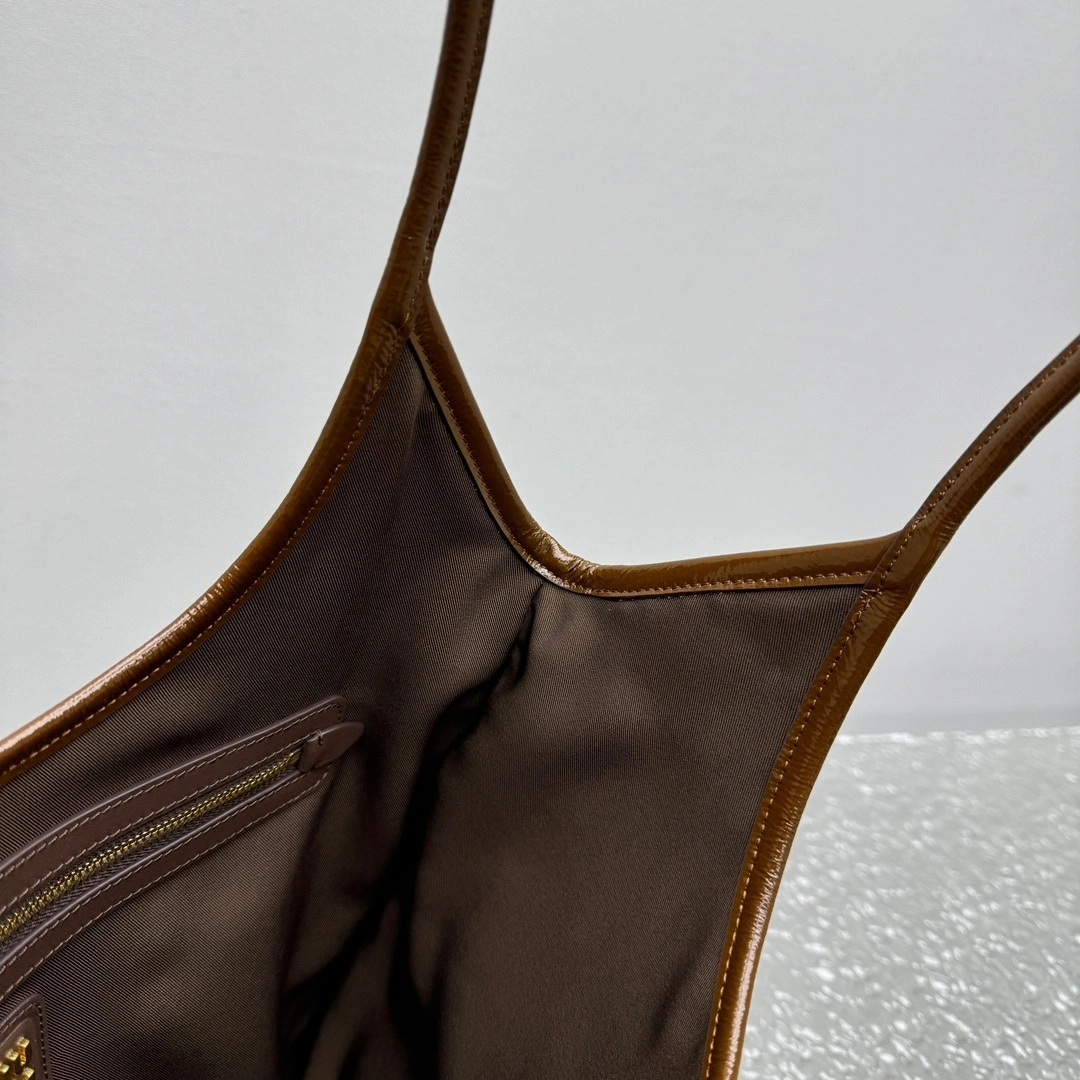 MOMO- 7iu7iu 5BG231_ADNT_F0BW5_V_MWF high quality version 25ss Hobo item:E-B664G2070