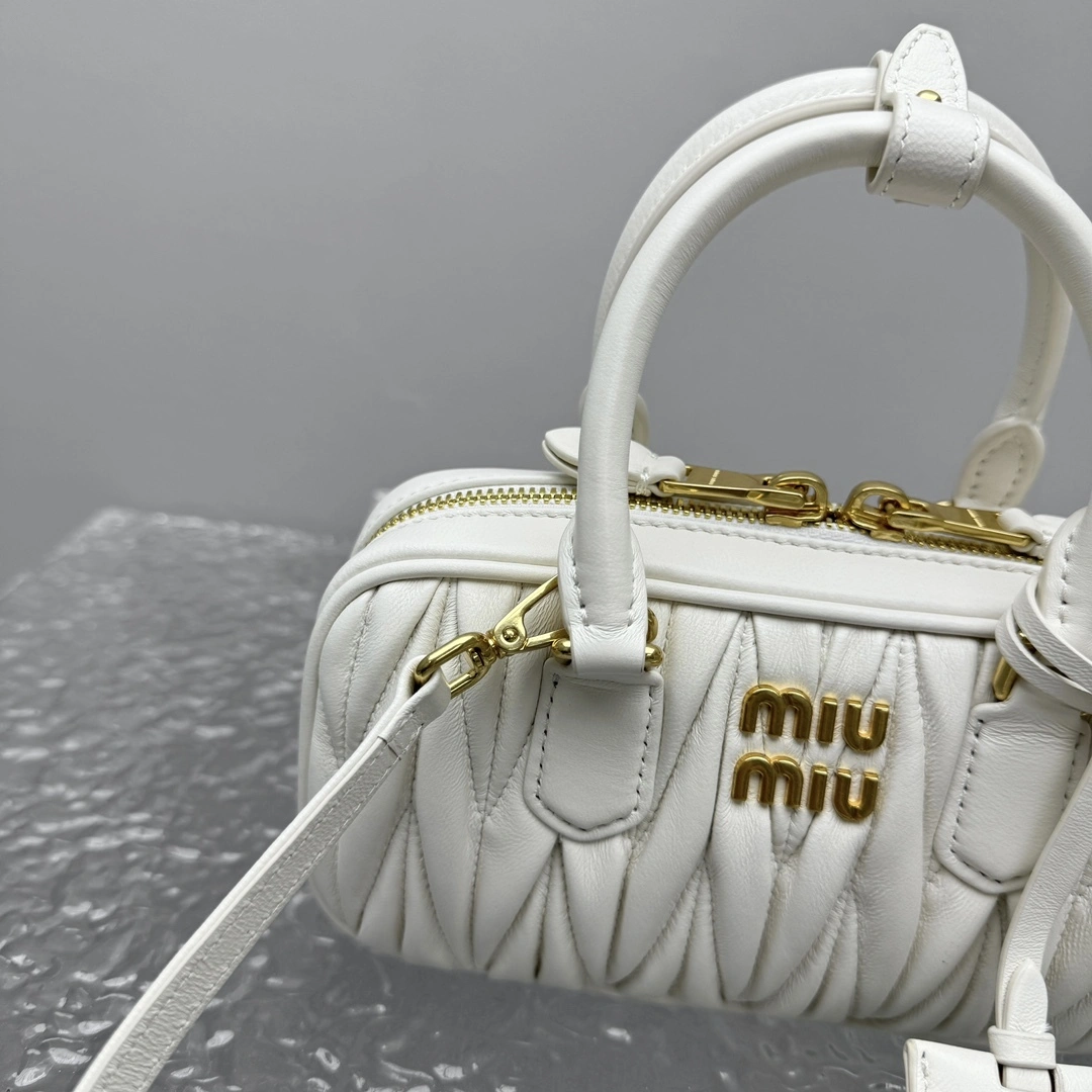 MOMO- 7iu7iu 5BP088_AN88_F0009_V_OOO high quality version sheephide item:E-B664G2043